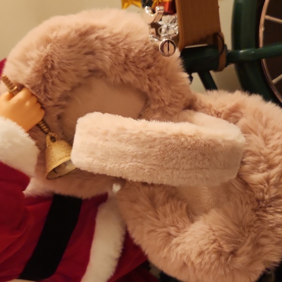 NEW UGG EAR MUFFINS - Picture 3 of 3